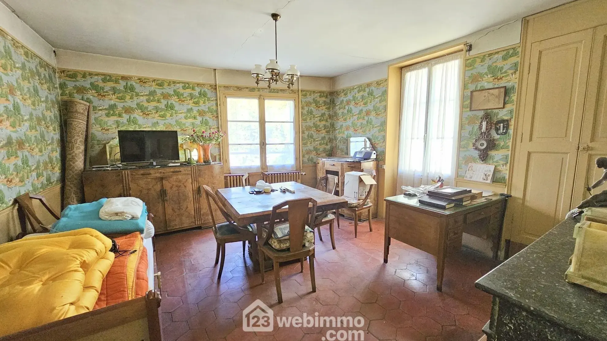 Maison en pierre à rénover avec dépendances et terrain à Milly-la-Forêt 
