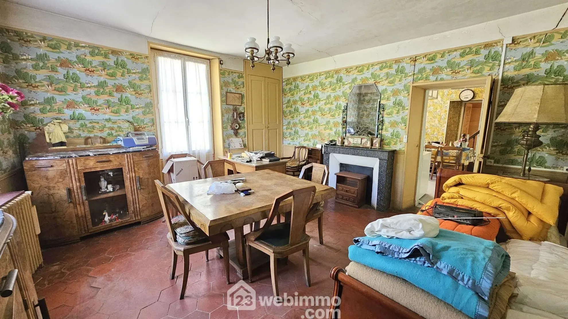 Maison en pierre à rénover avec dépendances et terrain à Milly-la-Forêt 