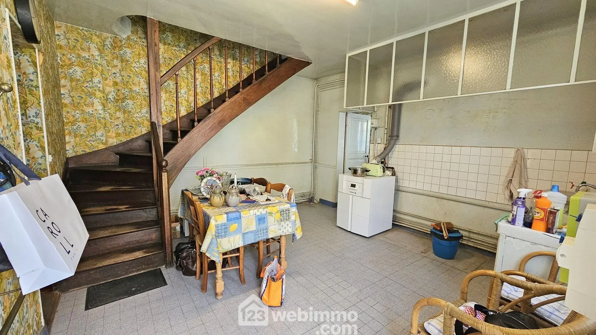 Maison en pierre à rénover avec dépendances et terrain à Milly-la-Forêt 