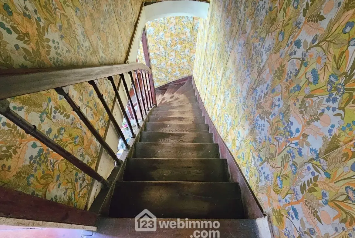 Maison en pierre à rénover avec dépendances et terrain à Milly-la-Forêt 