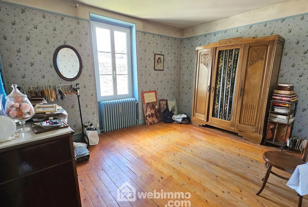 Maison en pierre à rénover avec dépendances et terrain à Milly-la-Forêt 