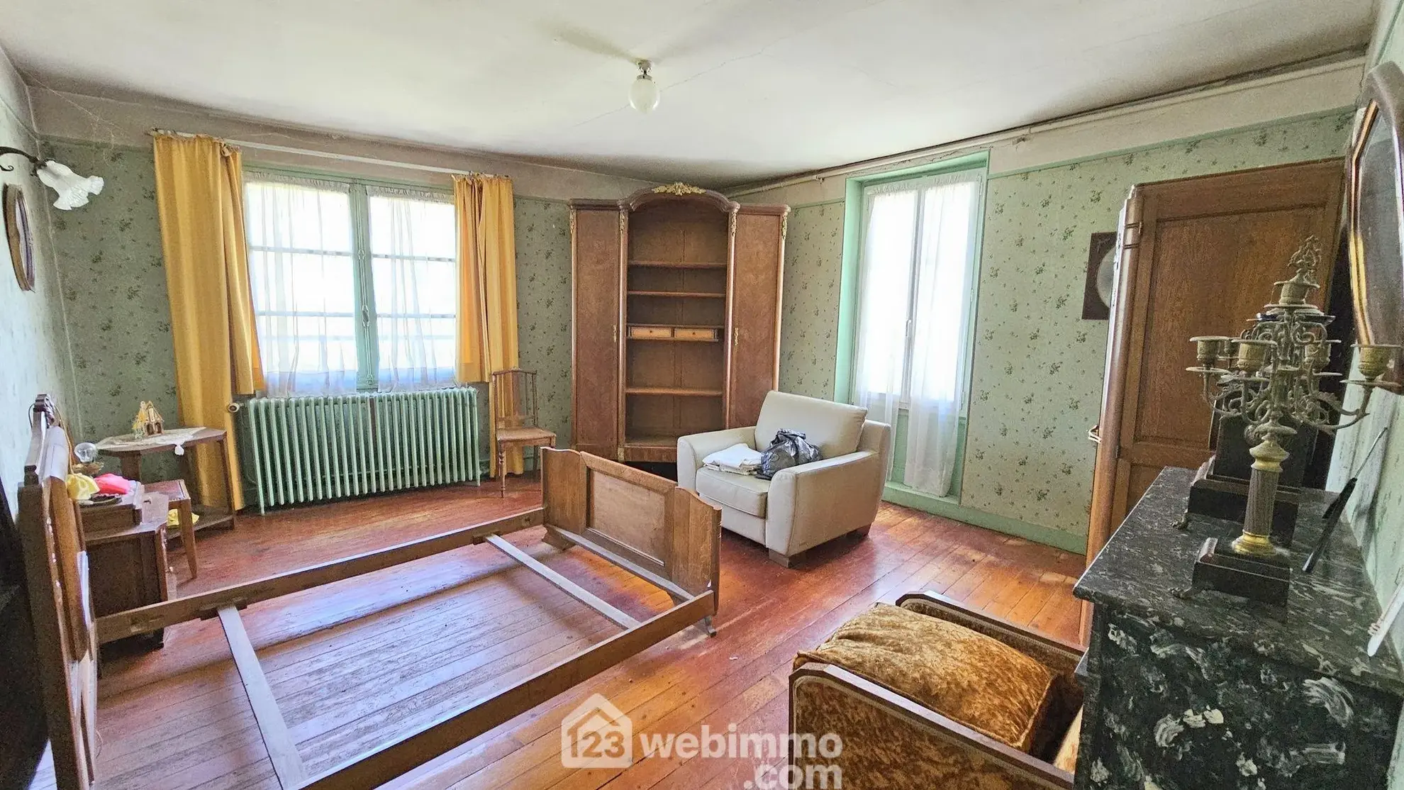 Maison en pierre à rénover avec dépendances et terrain à Milly-la-Forêt 