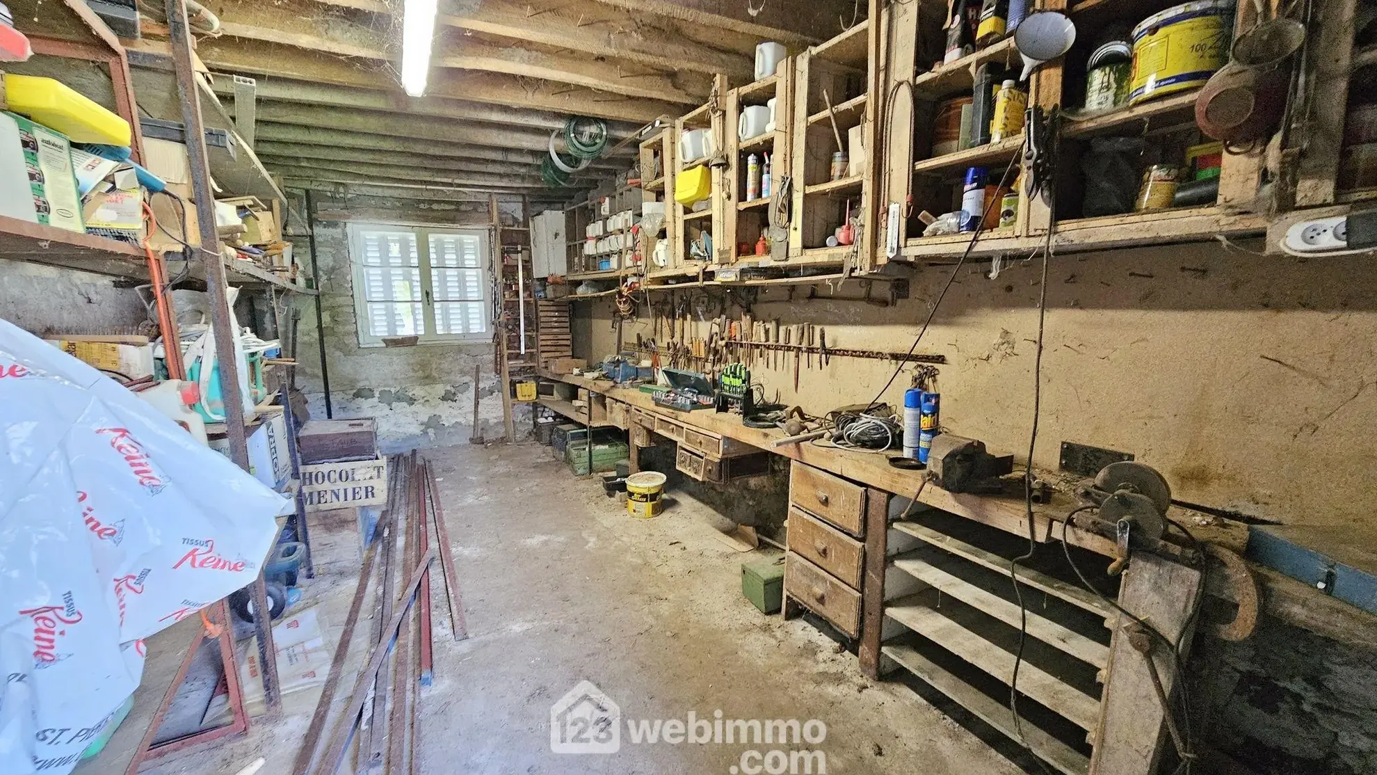 Maison en pierre à rénover avec dépendances et terrain à Milly-la-Forêt 