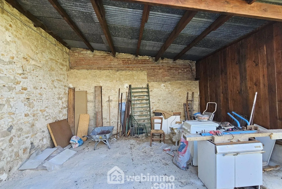 Maison en pierre à rénover avec dépendances et terrain à Milly-la-Forêt 