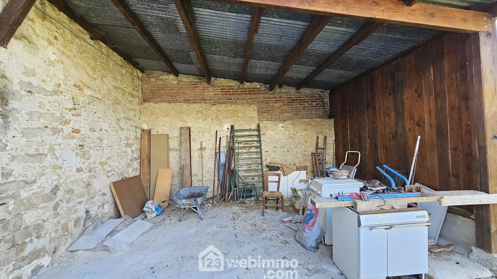 Maison en pierre à rénover avec dépendances et terrain à Milly-la-Forêt 