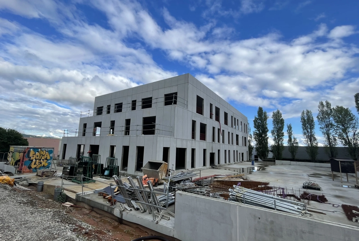 Bureaux à Lyon ouest pour professionnels de santé à partir de 60m² avec terrasse et parking 