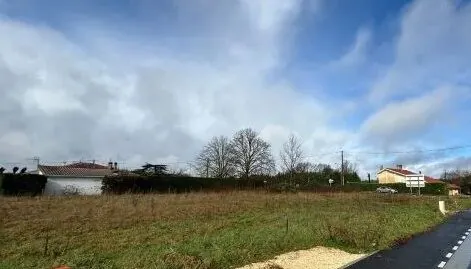 Terrain constructible à Bellebat de 515 m² près de Bordeaux 