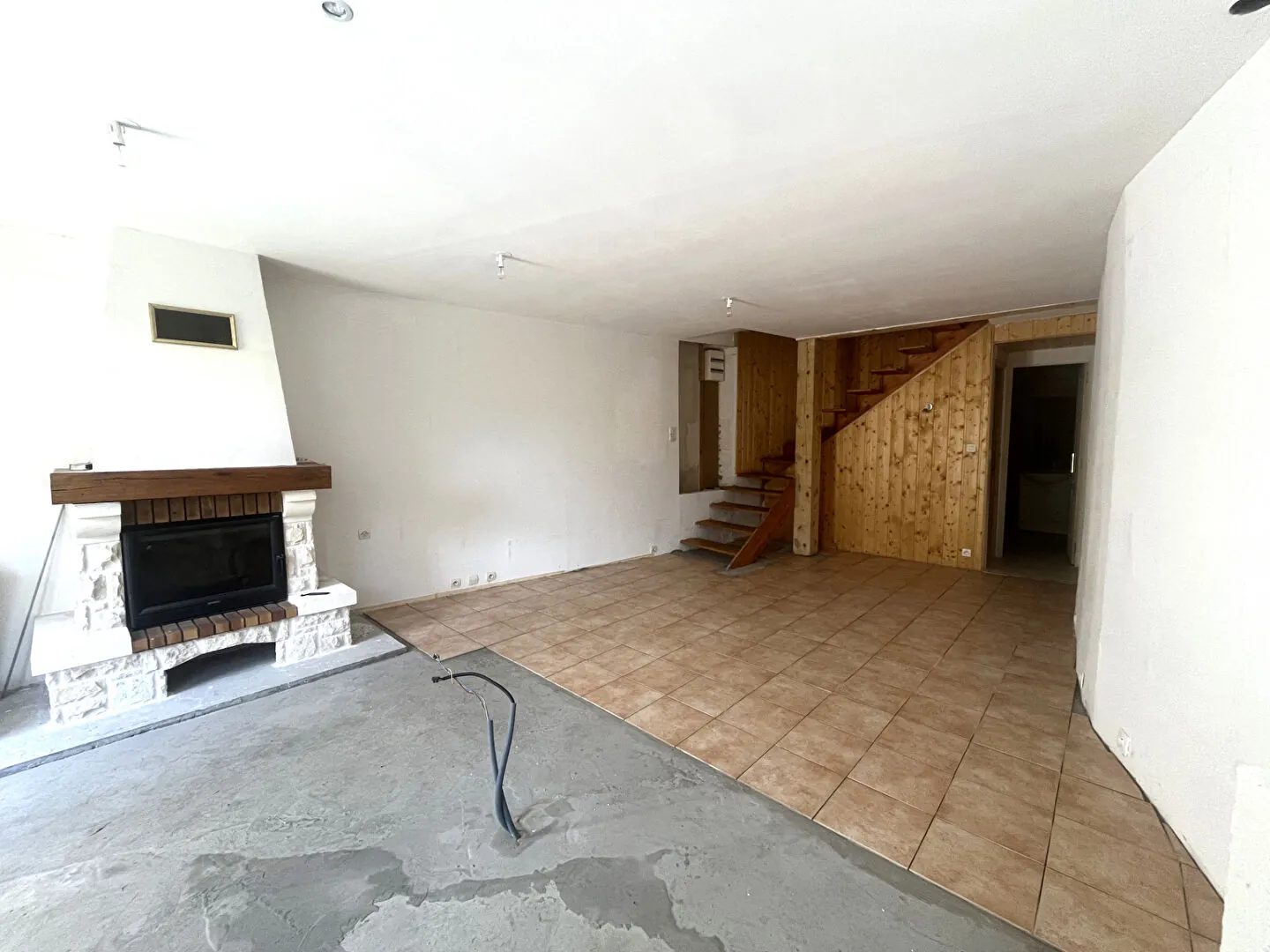 Maison à Ribeyret de 65 m² à rénover, résidence ou pied-à-terre 