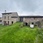 Ferme en pierre à rénover près de Saint Romain Lachalme avec dépendances et grand terrain