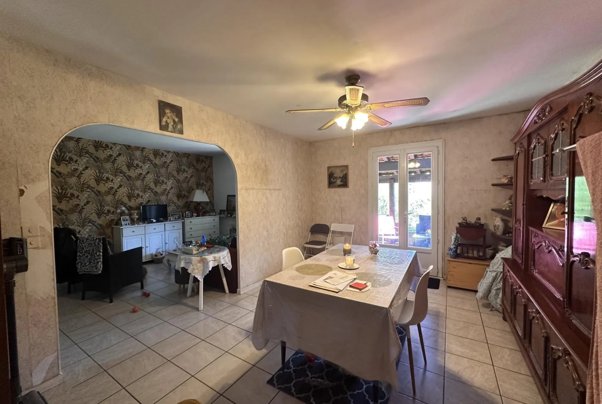 Maison à vendre à Cenac – 4 chambres, jardin et garage, secteur recherché 