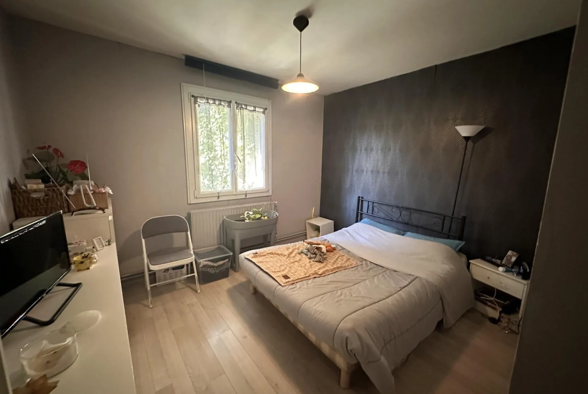 Maison à vendre à Cenac – 4 chambres, jardin et garage, secteur recherché 