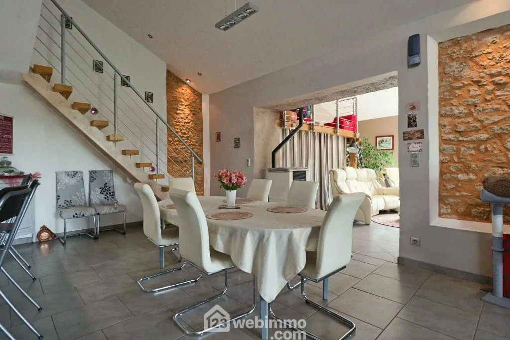 Maison en pierre de 134 m² à Marigny-Chemereau, charme et potentiel 