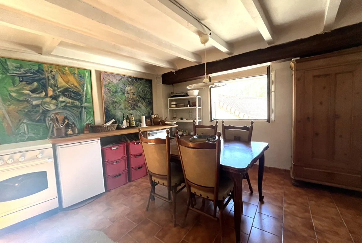 Maison en pierres de 90 m² à Saint Julien en Beauchêne avec terrain et écurie 