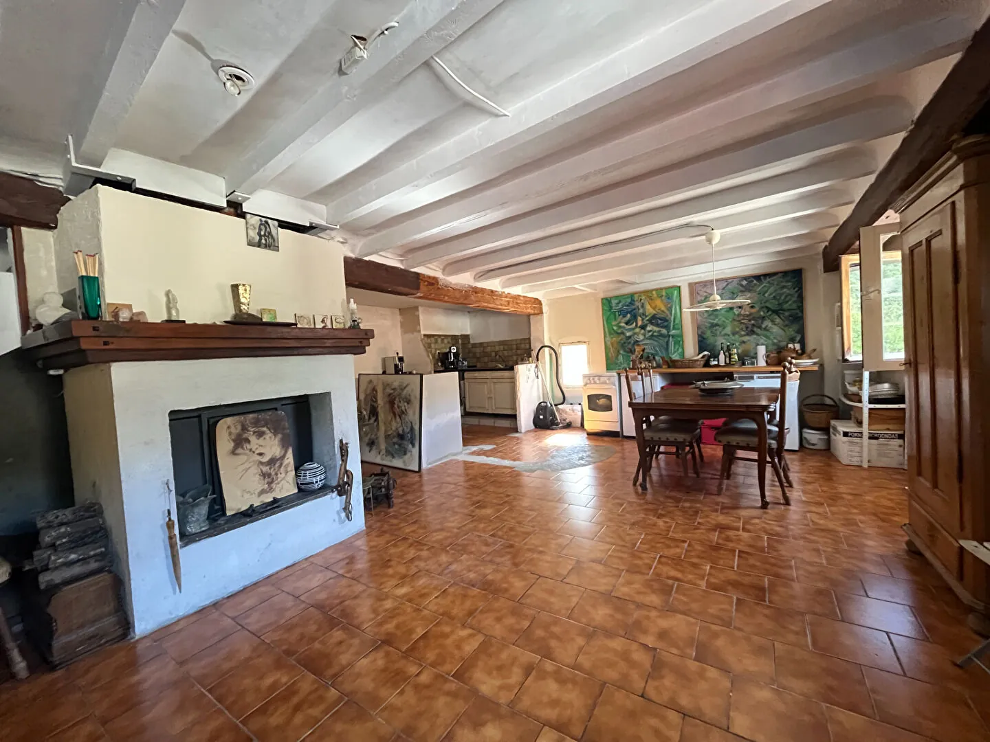 Maison en pierres de 90 m² à Saint Julien en Beauchêne avec terrain et écurie 