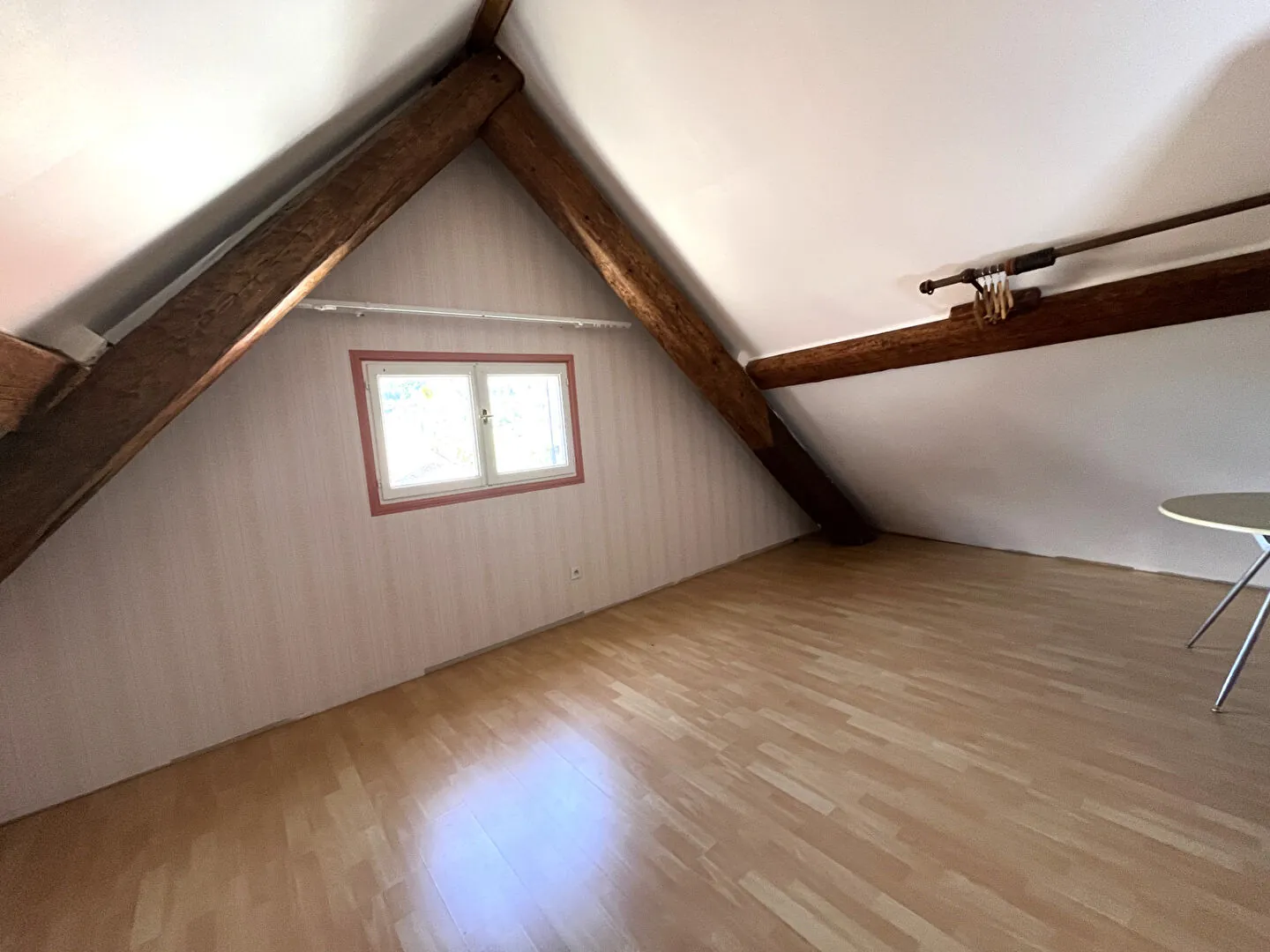 Maison en pierres de 90 m² à Saint Julien en Beauchêne avec terrain et écurie 