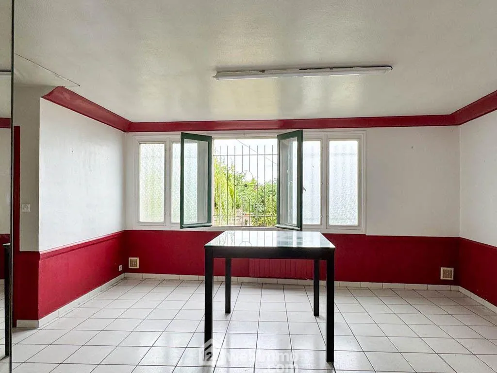 Local commercial de 110 m² à La Romagne, potentiel de transformation 
