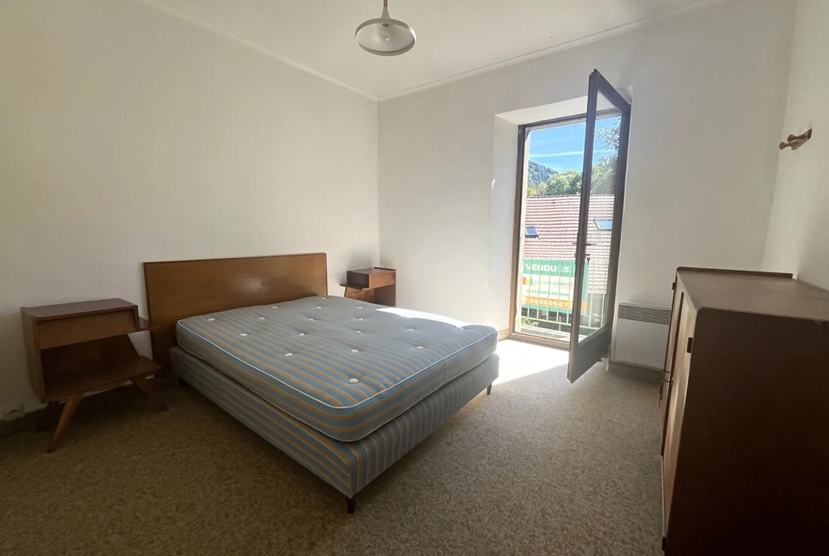 Maison en pierre à Lus-la-Croix-Haute avec terrasse, 3 chambres et potentiel de personnalisation 