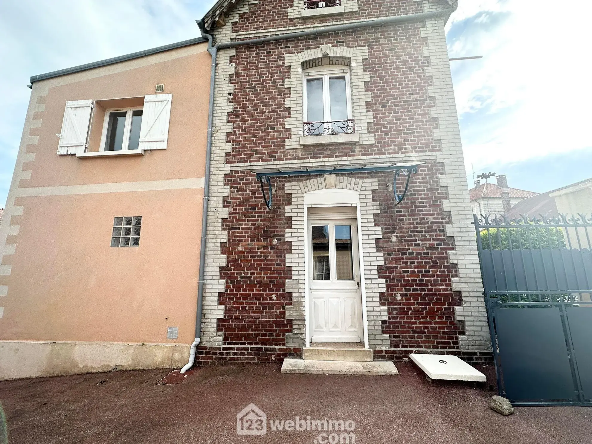 Maison spacieuse de 169 m² à vendre à Couvron-et-Aumencourt, plain-pied avec garage et terrain clos 