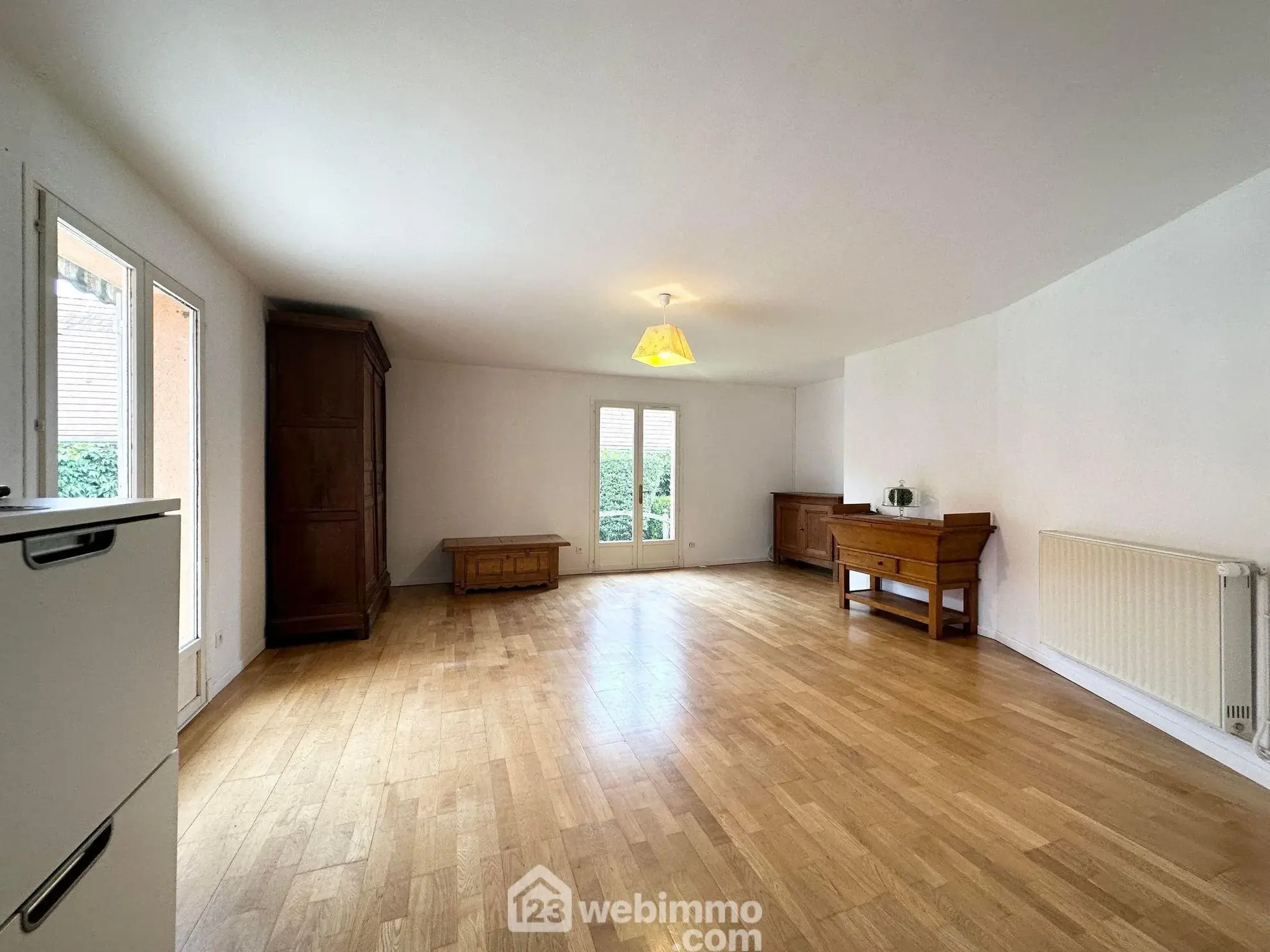 Maison spacieuse de 169 m² à vendre à Couvron-et-Aumencourt, plain-pied avec garage et terrain clos 