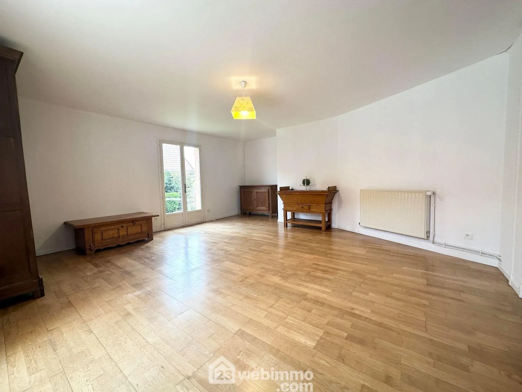 Maison spacieuse de 169 m² à vendre à Couvron-et-Aumencourt, plain-pied avec garage et terrain clos 