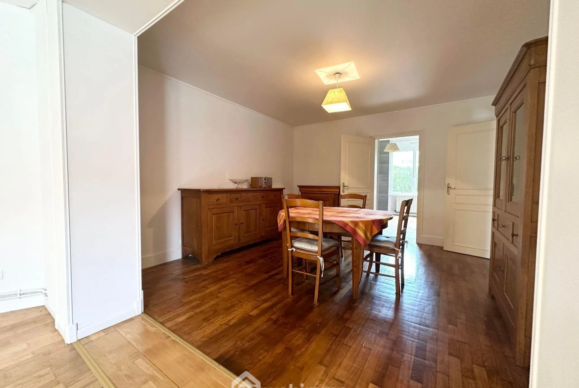 Maison spacieuse de 169 m² à vendre à Couvron-et-Aumencourt, plain-pied avec garage et terrain clos 