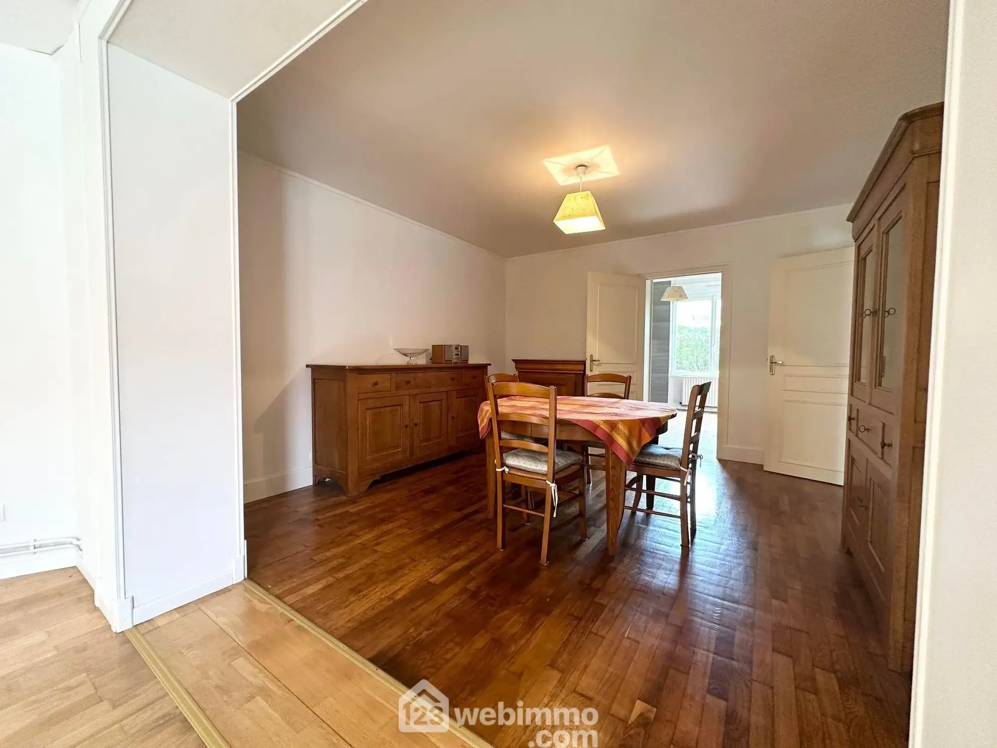 Maison spacieuse de 169 m² à vendre à Couvron-et-Aumencourt, plain-pied avec garage et terrain clos 