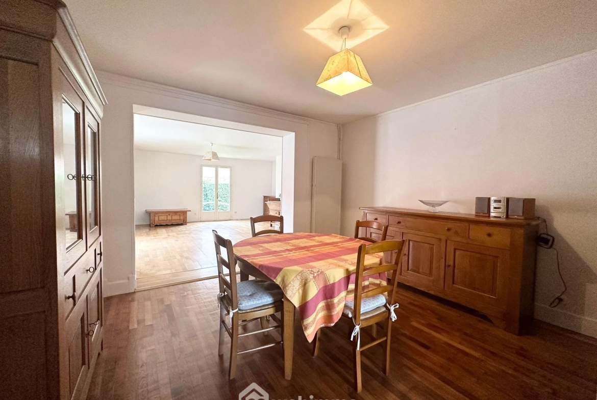 Maison spacieuse de 169 m² à vendre à Couvron-et-Aumencourt, plain-pied avec garage et terrain clos 