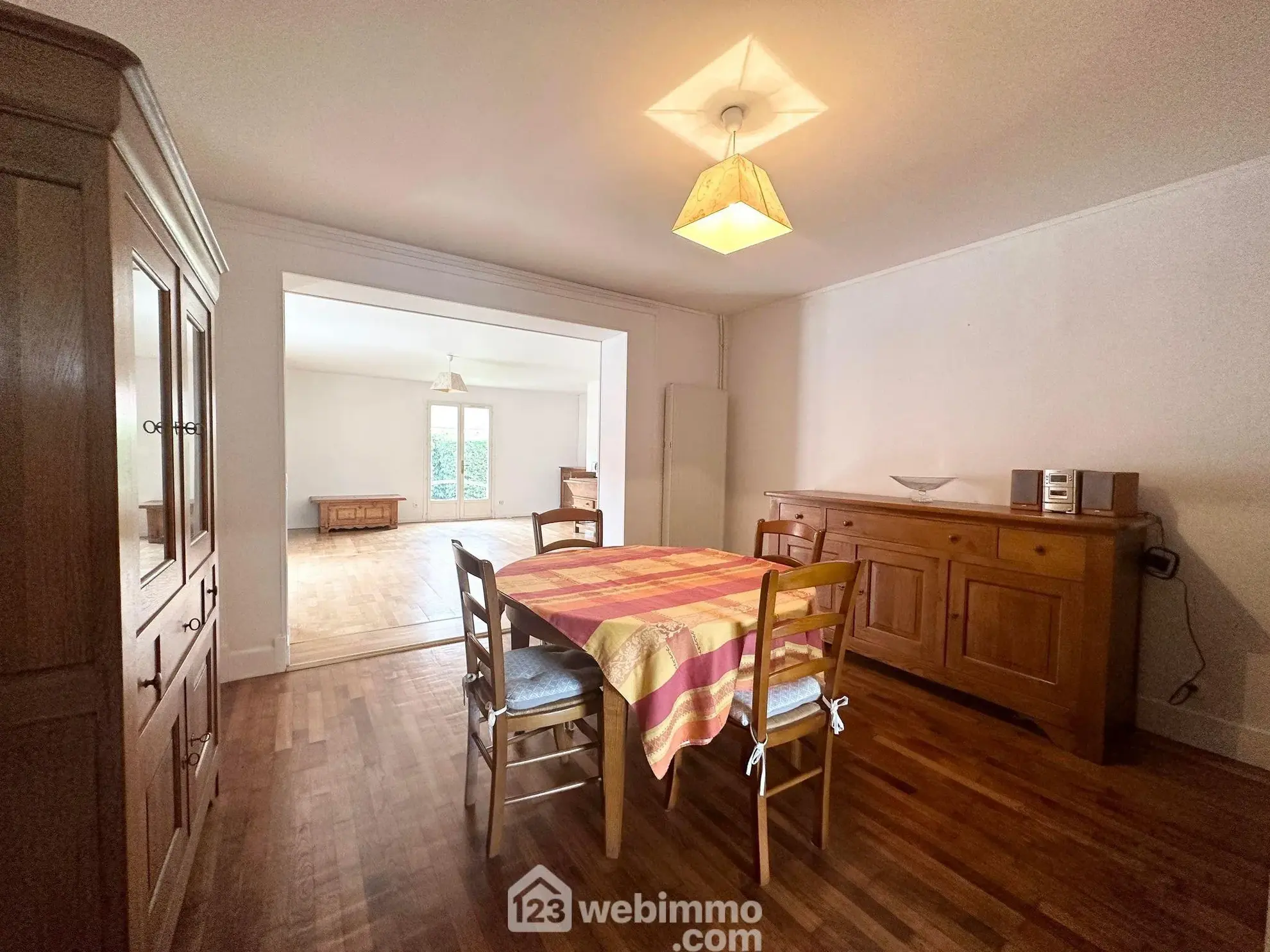 Maison spacieuse de 169 m² à vendre à Couvron-et-Aumencourt, plain-pied avec garage et terrain clos 