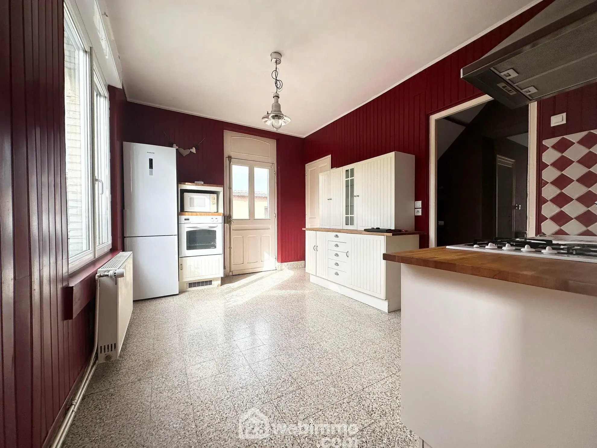 Maison spacieuse de 169 m² à vendre à Couvron-et-Aumencourt, plain-pied avec garage et terrain clos 