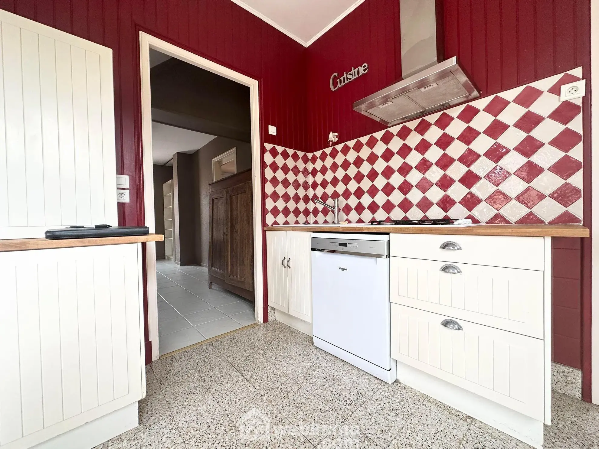 Maison spacieuse de 169 m² à vendre à Couvron-et-Aumencourt, plain-pied avec garage et terrain clos 