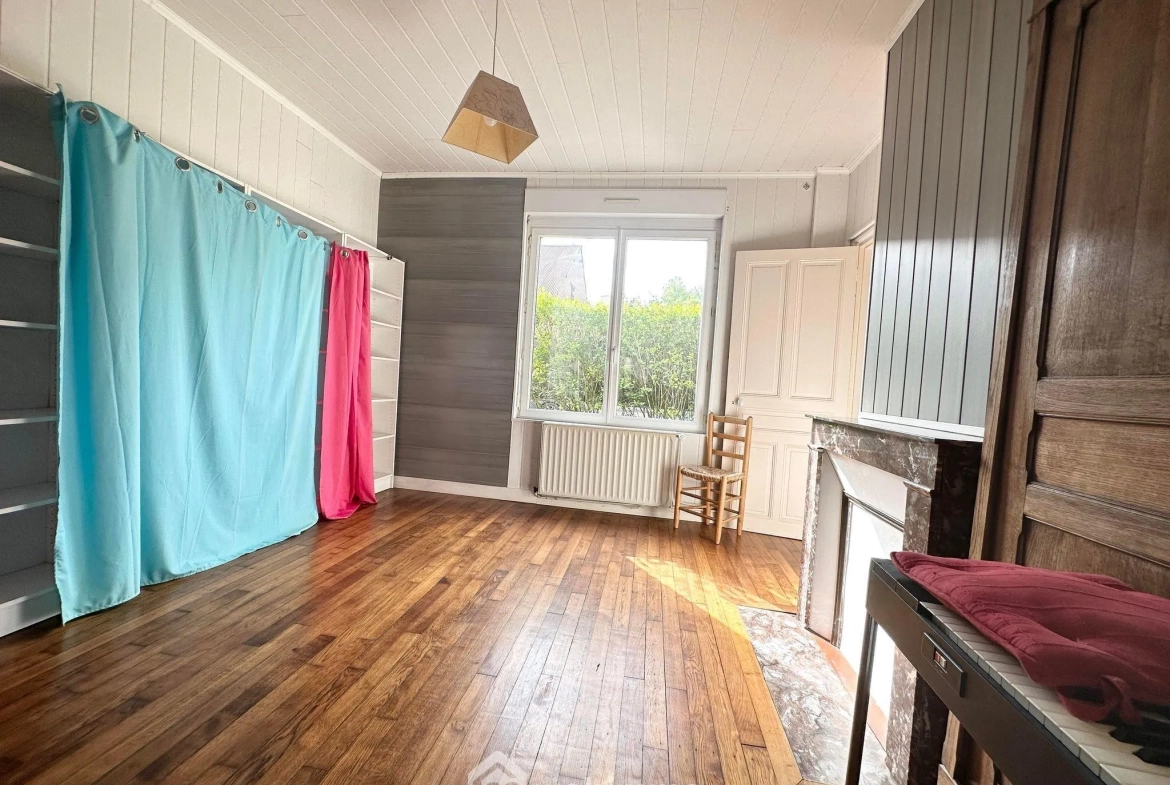 Maison spacieuse de 169 m² à vendre à Couvron-et-Aumencourt, plain-pied avec garage et terrain clos 