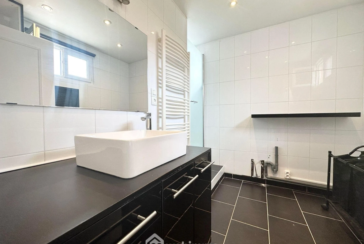Maison spacieuse de 169 m² à vendre à Couvron-et-Aumencourt, plain-pied avec garage et terrain clos 