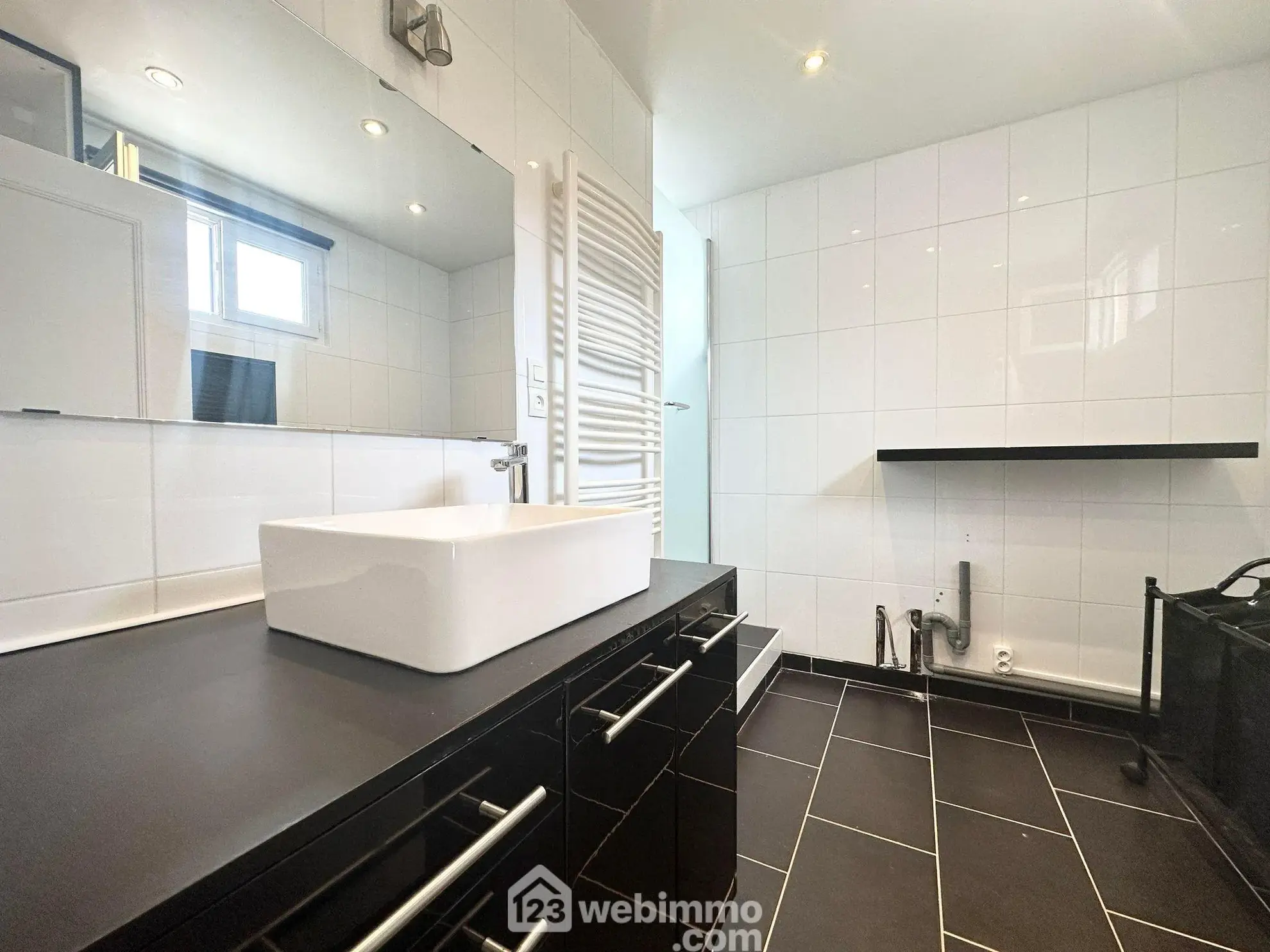 Maison spacieuse de 169 m² à vendre à Couvron-et-Aumencourt, plain-pied avec garage et terrain clos 