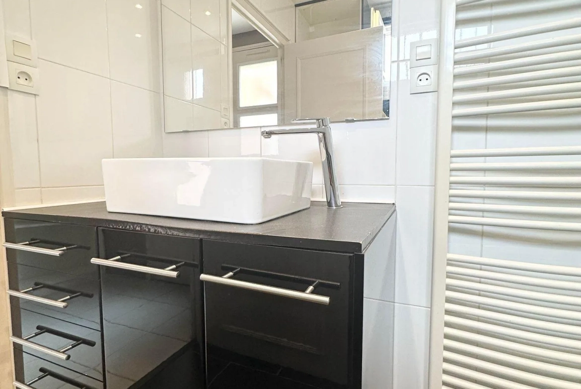 Maison spacieuse de 169 m² à vendre à Couvron-et-Aumencourt, plain-pied avec garage et terrain clos 