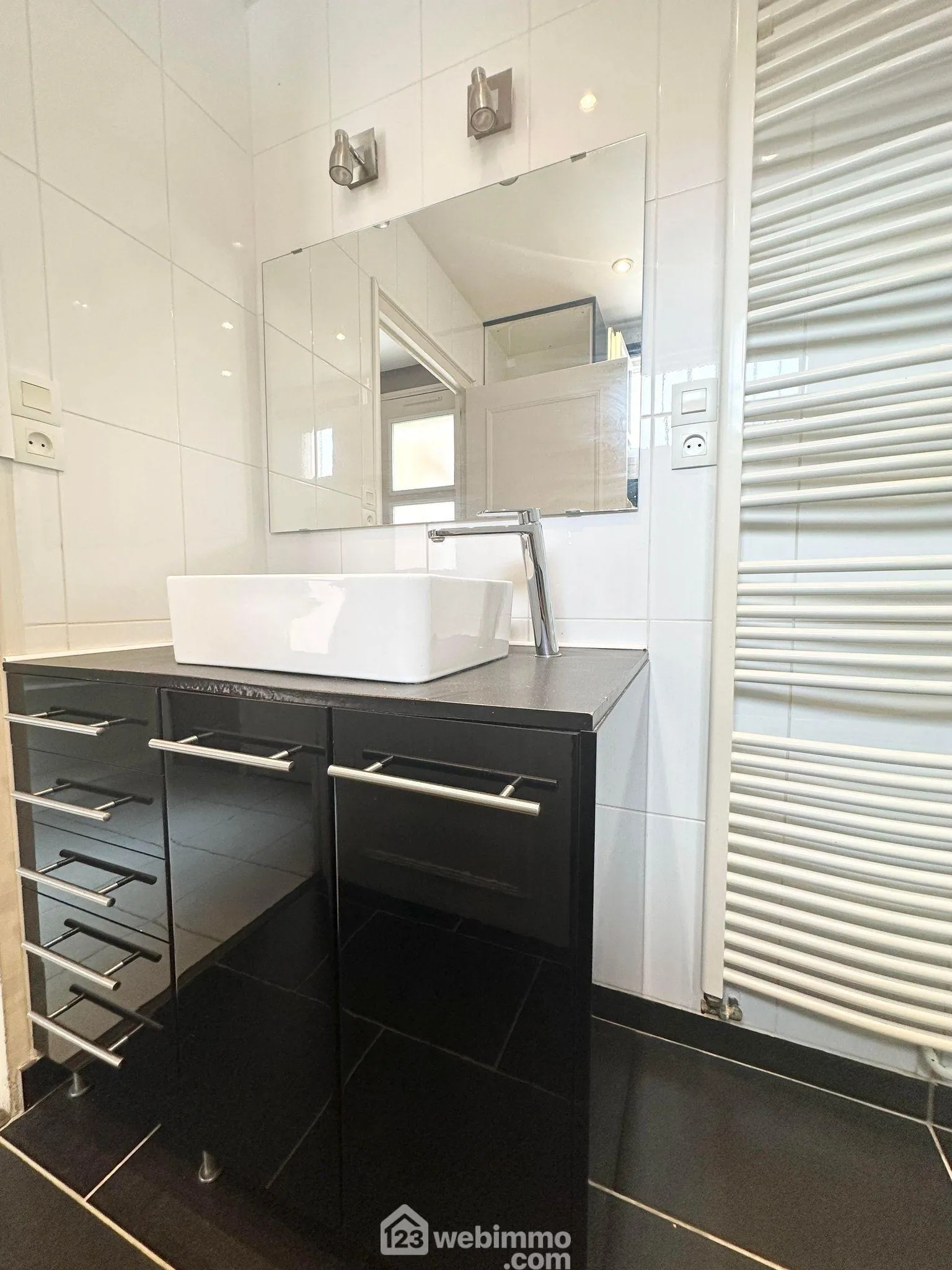 Maison spacieuse de 169 m² à vendre à Couvron-et-Aumencourt, plain-pied avec garage et terrain clos 