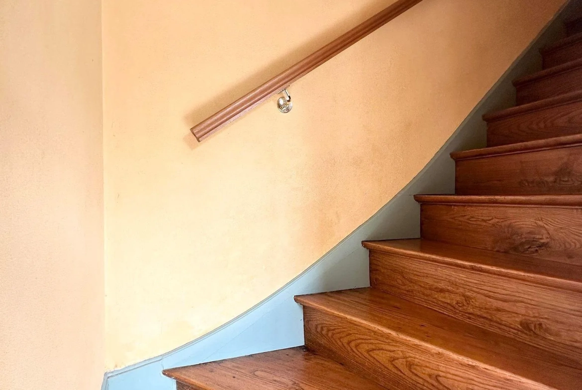 Maison spacieuse de 169 m² à vendre à Couvron-et-Aumencourt, plain-pied avec garage et terrain clos 