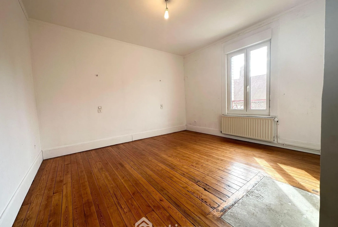 Maison spacieuse de 169 m² à vendre à Couvron-et-Aumencourt, plain-pied avec garage et terrain clos 