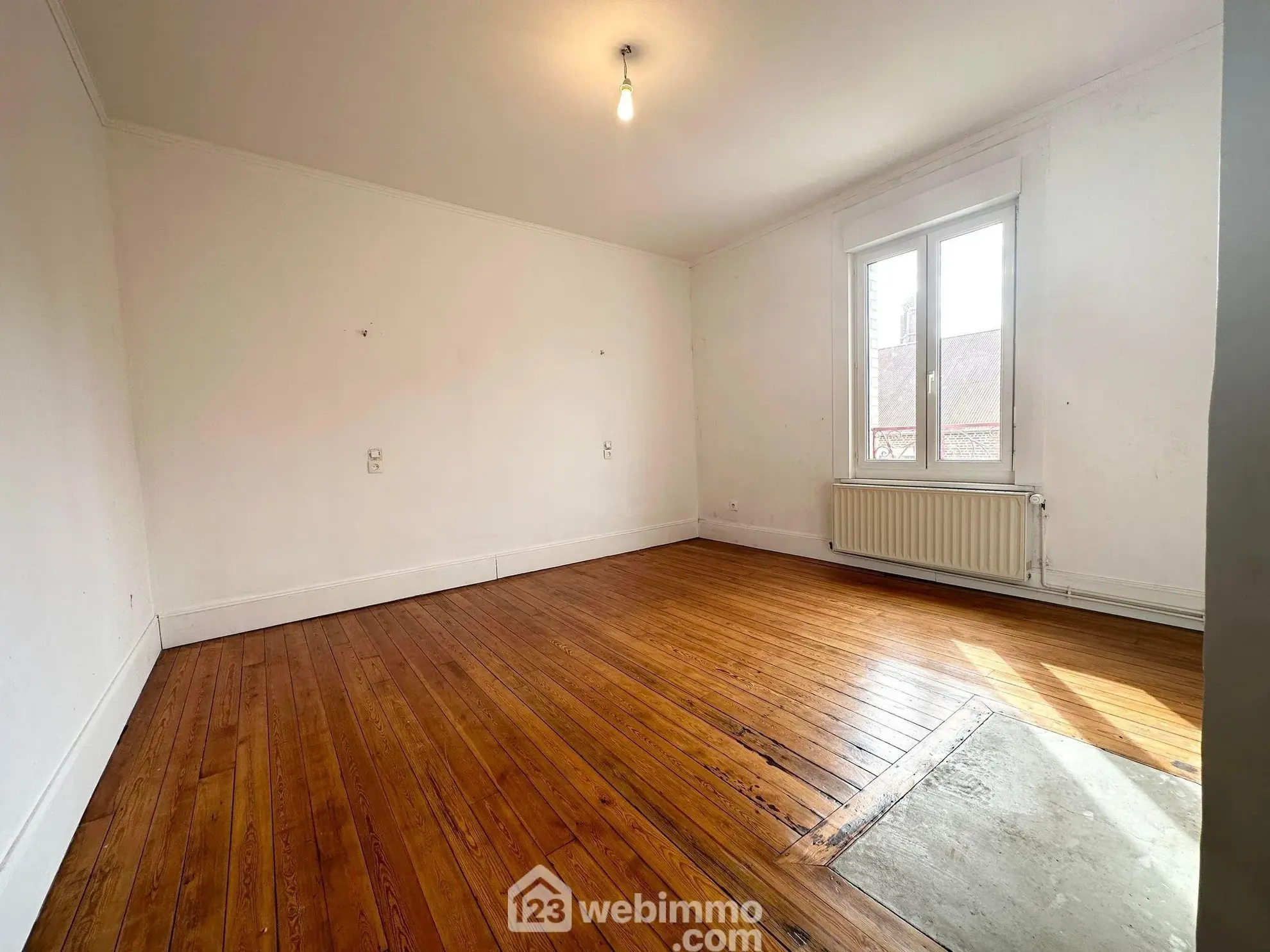 Maison spacieuse de 169 m² à vendre à Couvron-et-Aumencourt, plain-pied avec garage et terrain clos 