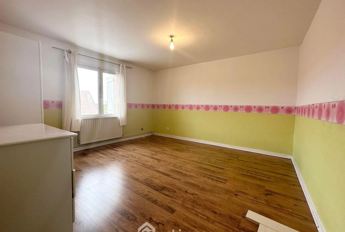 Maison spacieuse de 169 m² à vendre à Couvron-et-Aumencourt, plain-pied avec garage et terrain clos 