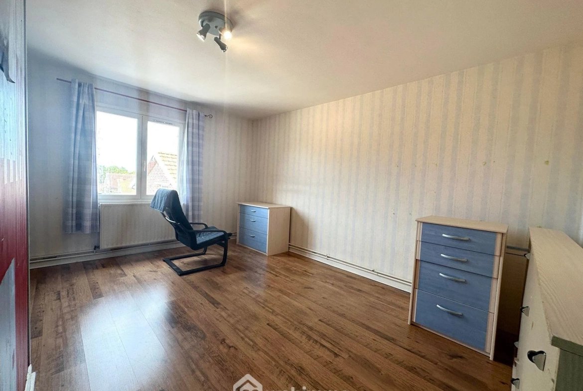 Maison spacieuse de 169 m² à vendre à Couvron-et-Aumencourt, plain-pied avec garage et terrain clos 