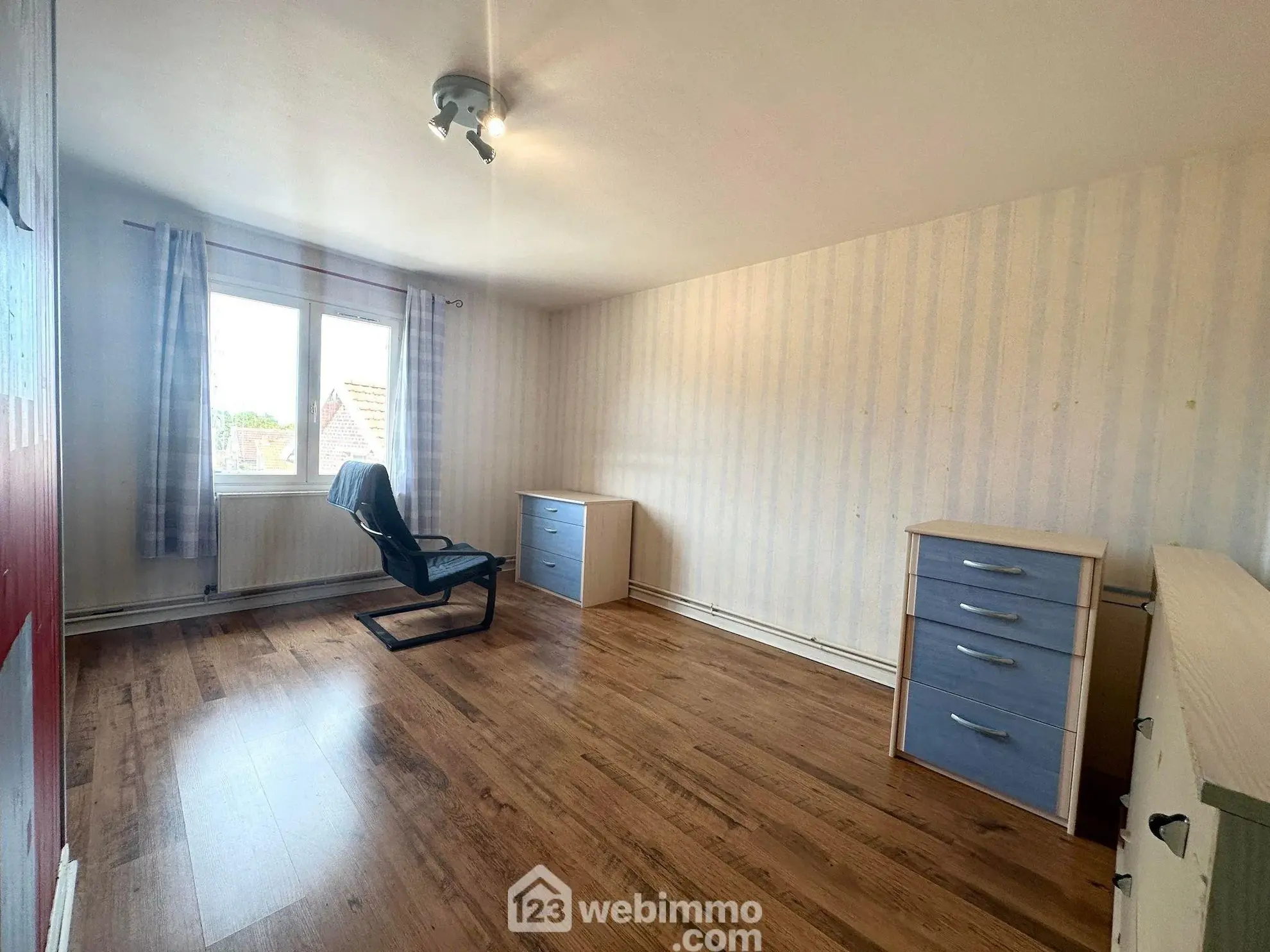 Maison spacieuse de 169 m² à vendre à Couvron-et-Aumencourt, plain-pied avec garage et terrain clos 