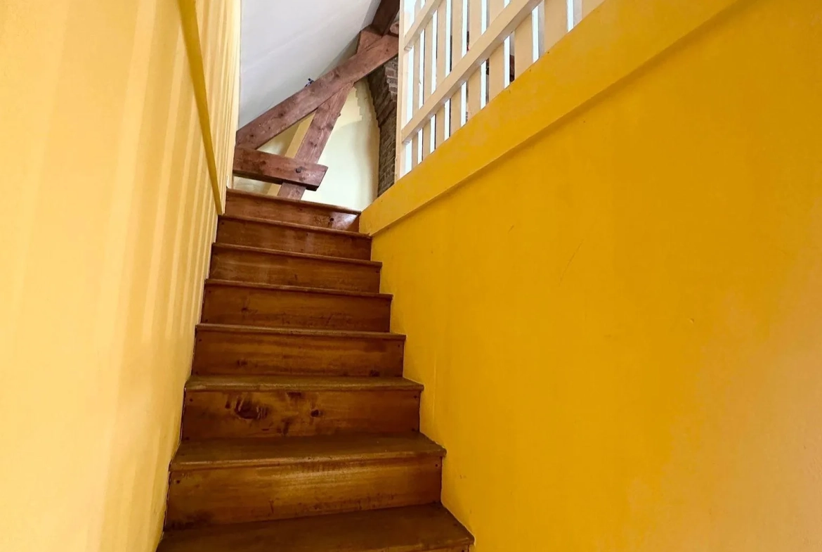 Maison spacieuse de 169 m² à vendre à Couvron-et-Aumencourt, plain-pied avec garage et terrain clos 