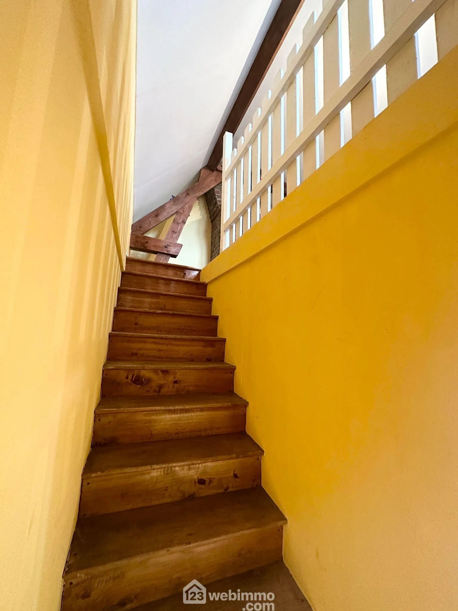 Maison spacieuse de 169 m² à vendre à Couvron-et-Aumencourt, plain-pied avec garage et terrain clos 
