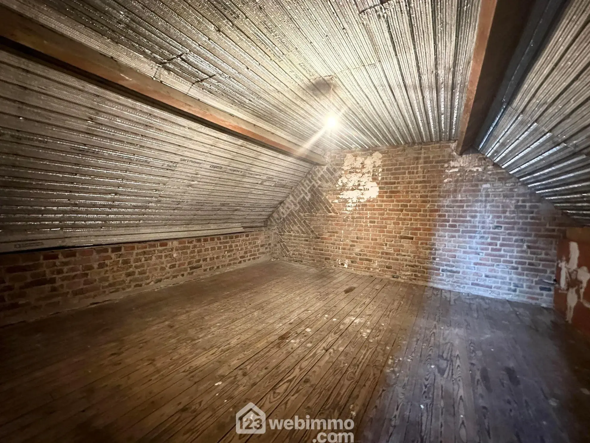 Maison spacieuse de 169 m² à vendre à Couvron-et-Aumencourt, plain-pied avec garage et terrain clos 