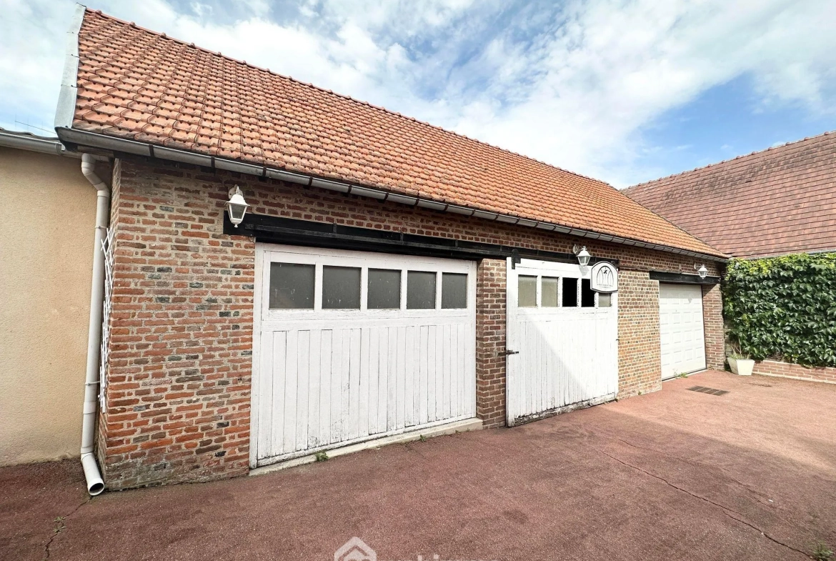 Maison spacieuse de 169 m² à vendre à Couvron-et-Aumencourt, plain-pied avec garage et terrain clos 