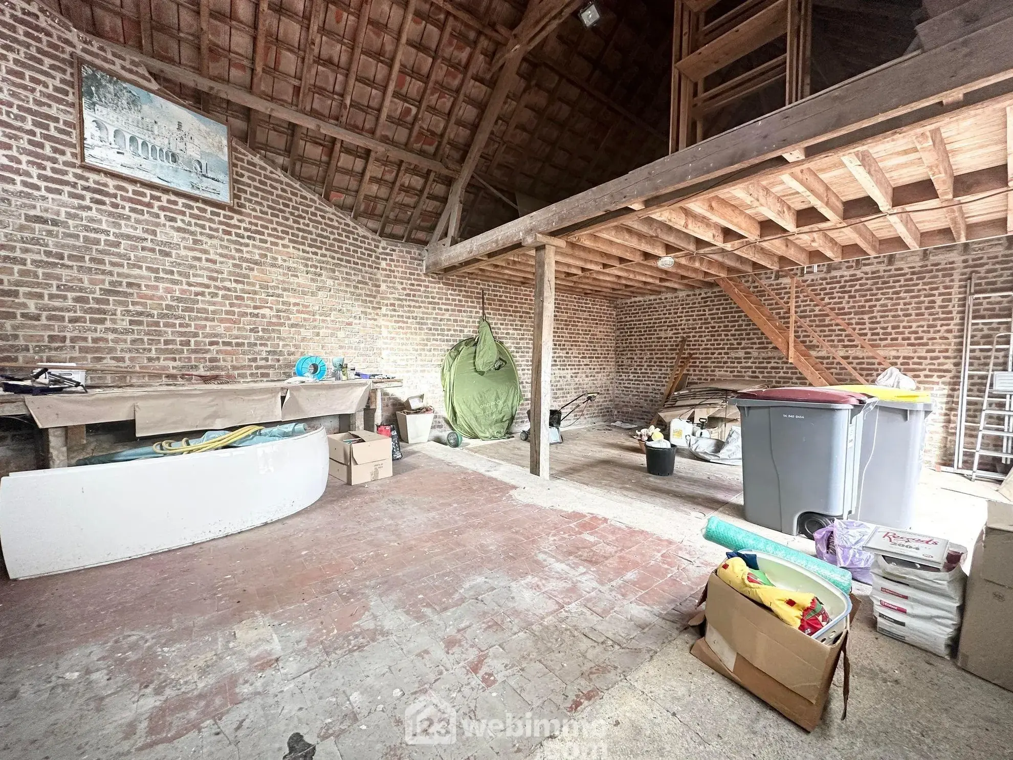 Maison spacieuse de 169 m² à vendre à Couvron-et-Aumencourt, plain-pied avec garage et terrain clos 