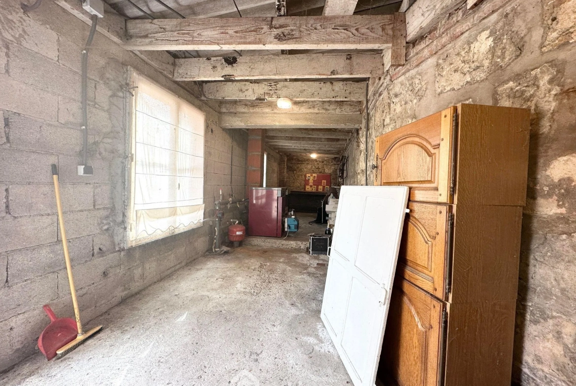 Maison spacieuse de 169 m² à vendre à Couvron-et-Aumencourt, plain-pied avec garage et terrain clos 