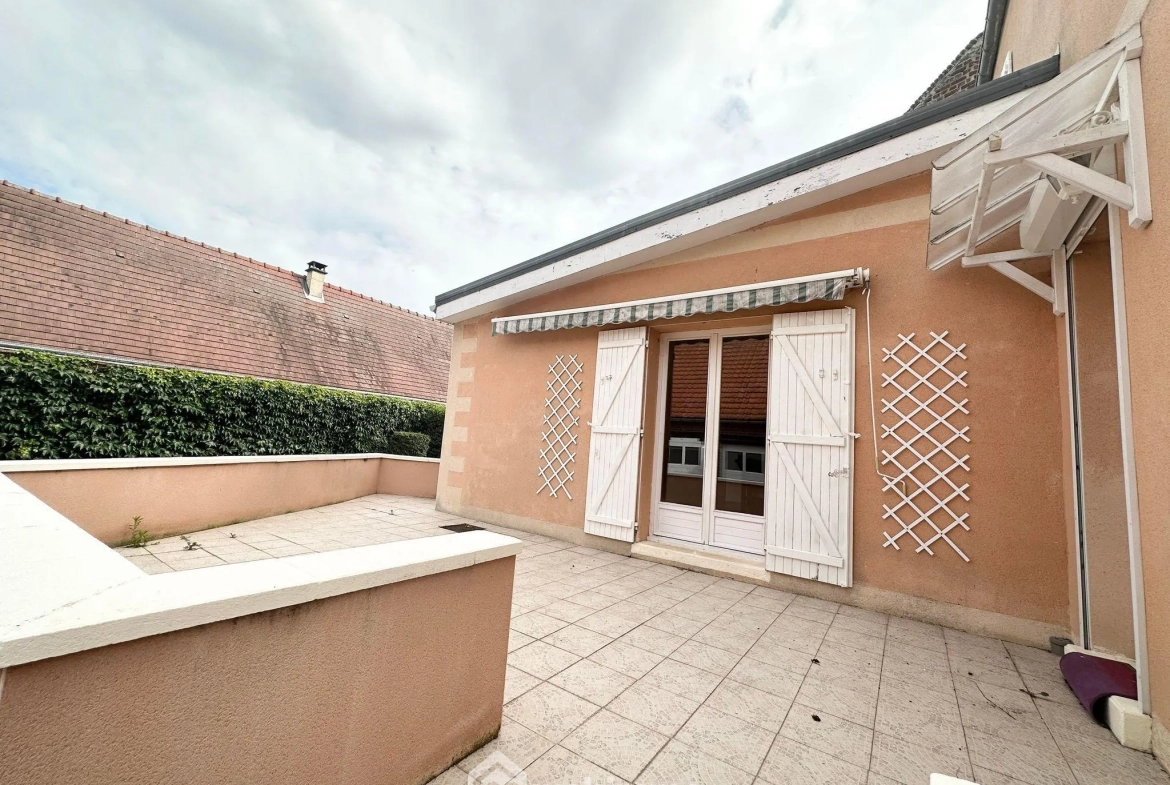 Maison spacieuse de 169 m² à vendre à Couvron-et-Aumencourt, plain-pied avec garage et terrain clos 