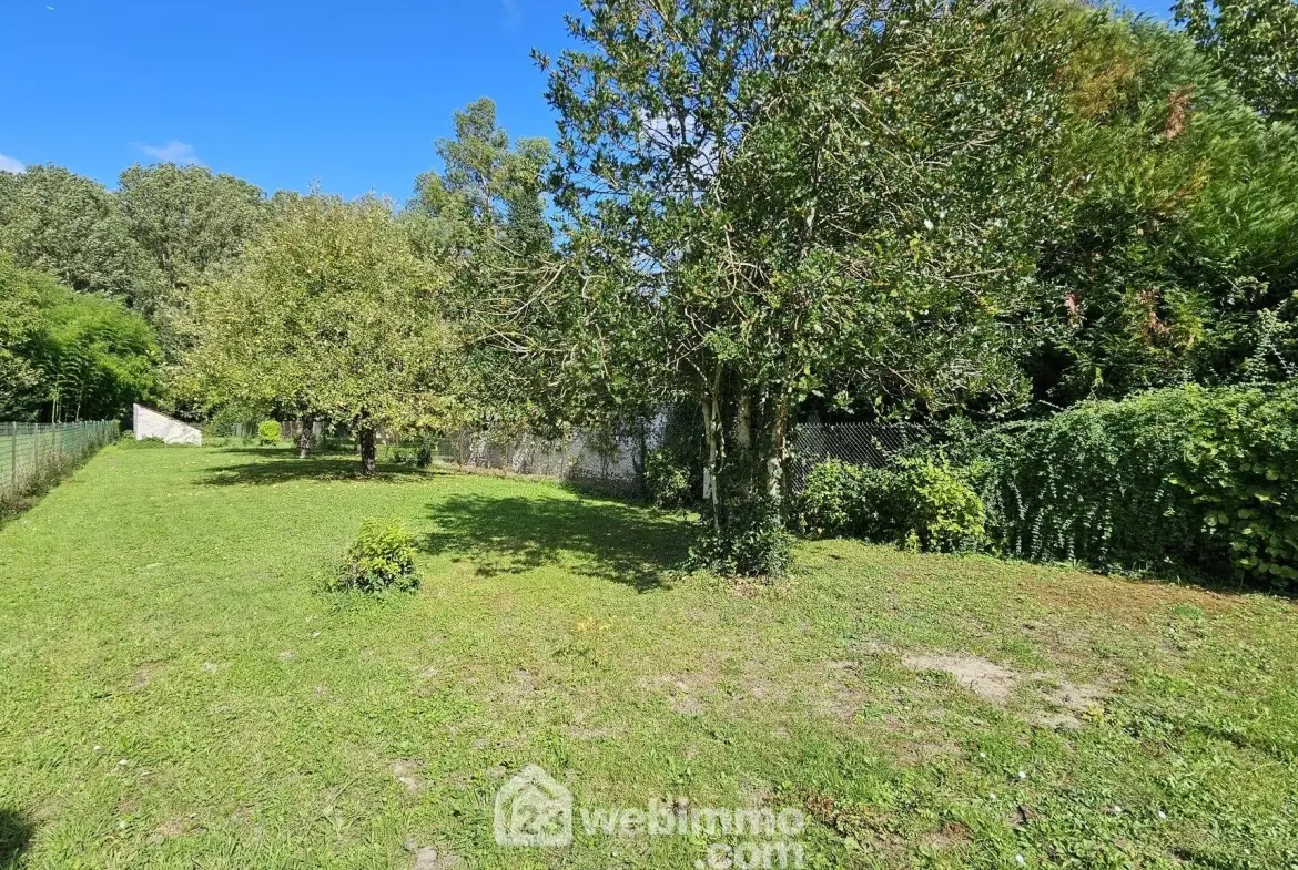 Terrain constructible de 781 m² à Vayres-sur-Essonne avec source naturelle 