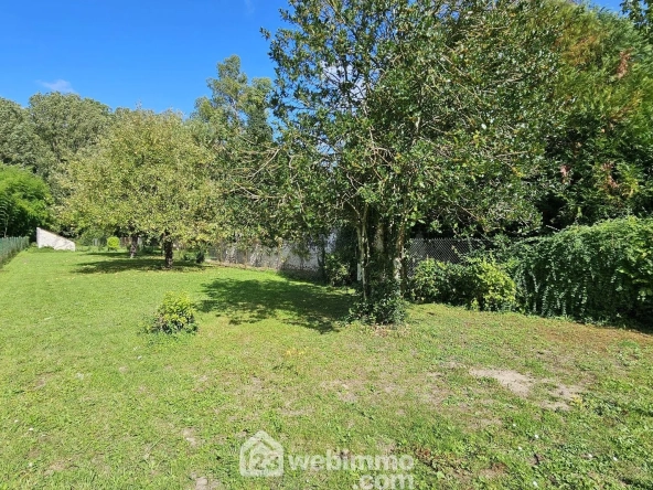 Terrain constructible de 781 m² à Vayres-sur-Essonne avec source naturelle